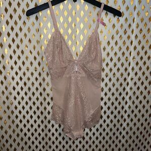 Nude lacy lingerie maidenform size L